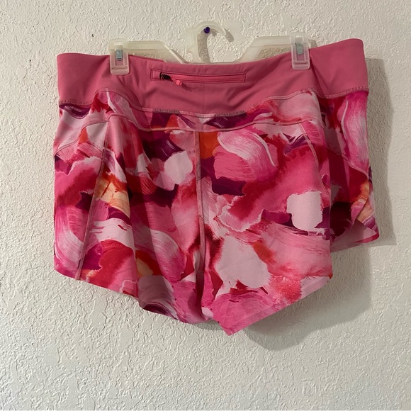 Athleta Printed Run With it Short 3.5” inseam NWT - Picture 3 of 13